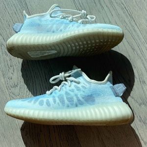 Yeezy boost 350 v2 mono ice